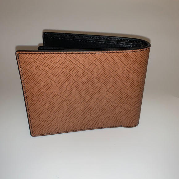 Michael Kors Harrison Leather Wallet w/Passcase - Picture 3 of 7